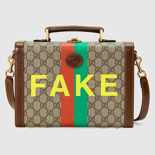 グッチ バッグ スーパーコピー "FAKE/NOT" プリント ビューティーケース 633587 2GCAG 8280